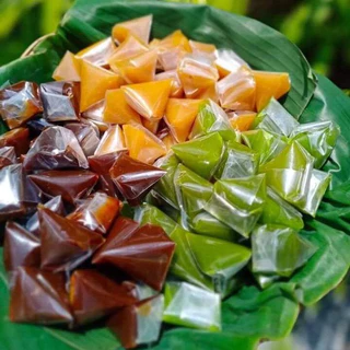 กาละแมแม่ทิม (นางลาดพัทลุง) กวนเตาถ่านโบราณ สดใหม่ อร่อย หวานมันกำลังดี (เหมาะสำหรับคนชอบหวานน้อย) (เก็บได้นาน 7 วัน)