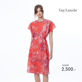 Guy Laroche ชุดเดรส Dress เดรสผ้าจอร์เจียแขนสั้น ทรงมูมู่ ลายพิมพ์ Red Logo Mania (GZ2ERE)