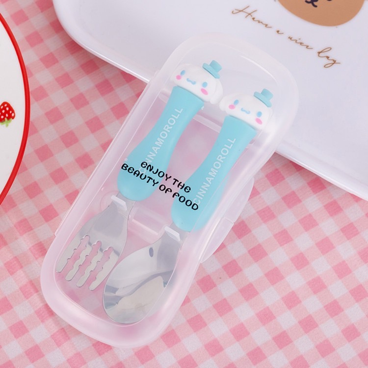 ช้อนส้อมเด็ก 2ชิ้น ลายการ์ตูนน่ารักๆ หัวตุ๊กตา ช้อนส้อมพกพา พร้อมกล่อง