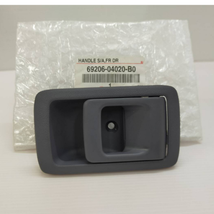 มือเปิดประตูใน  สีเทา TOYOTA TIGER-D4D (โตโยต้า ไทเกอร์) ของแท้ห้าง💯