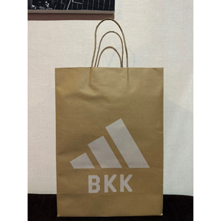 ถุงกระดาษ Adidas พิมพ์ BKK ใส่กล่องรองเท้าได้ 1 คู่