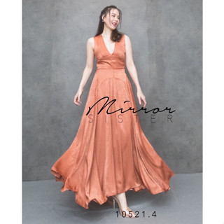 🔖ป้าย MirrorSister 10521.4 เดรสยาว ทรง สวย หรู ZiLViA S. MaXiDReSS ช่วงบนคอวีลึก เข้ารูปช่วงเอว กระโปรงทรงบาน เดรสออกงาน