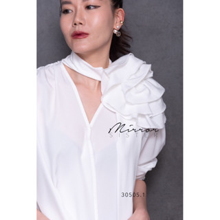 TiCHa BLooM BRoocH BLoUSE•• เสื้อตัวเก๋ พร้อมเข็มกลัดดอกโต