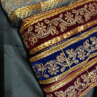 ริบบิ้น RJB และ ริบบิ้นเลื่อม RB ยาวประมาณ 8 เมตร กว้าง 5 CM