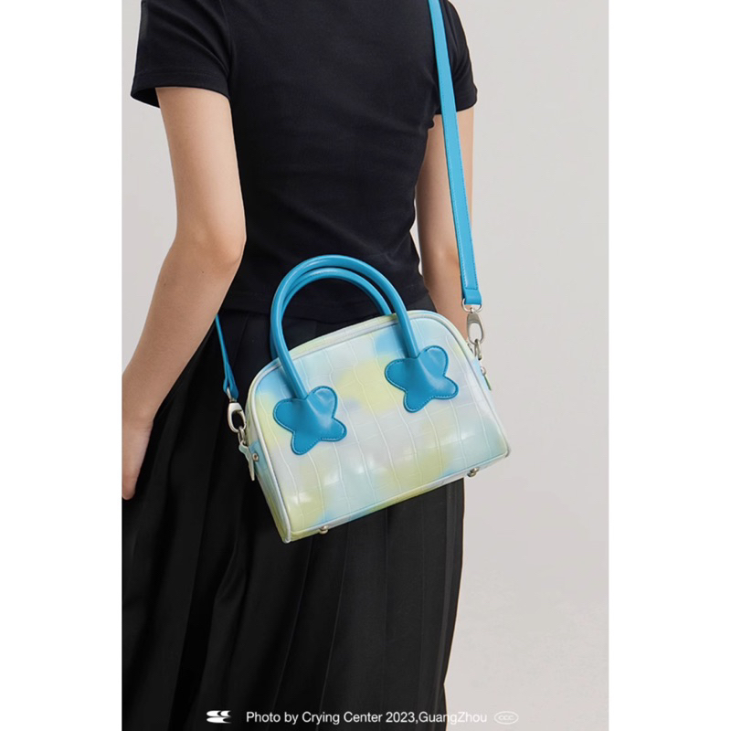 CryingCenter กระเป๋าสะพายข้าง/ครอสบอดี้ Big Rainbow Bag