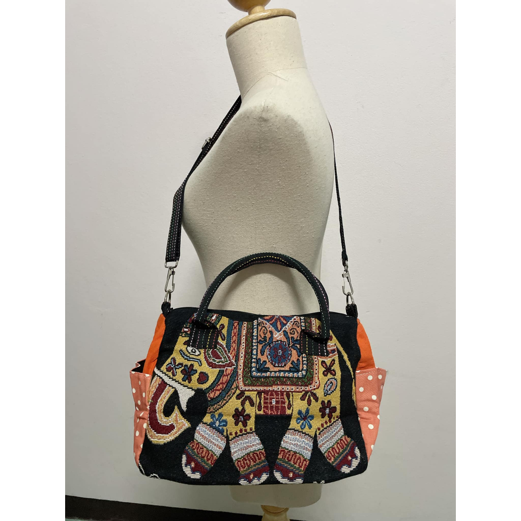 กระเป๋าทรงหมอนและกระเป๋าสะพายข้างลายช้าง8285