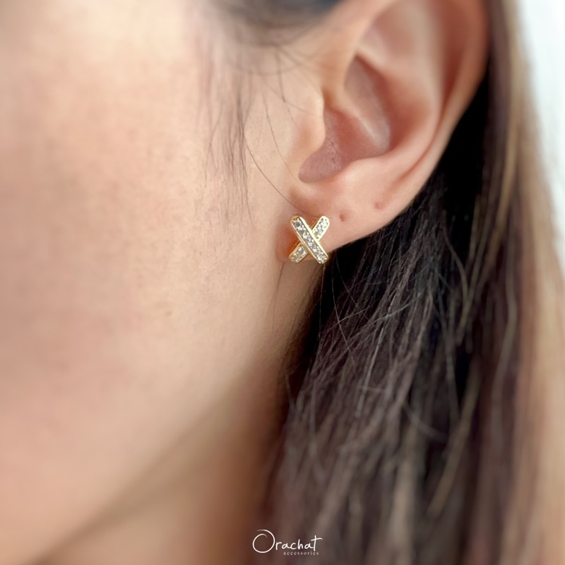 Mini cross earrings. (ต่างหูแบบติดหูงานชุบทองคำขาว เพชร CZ) - รูปที่ 3