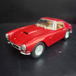 โมเดลรถยนต์ 250 GT Berlinetta passo corto (SWB) สัดส่วน 1:24 ทำจากเหล็ก ประตูเปิดปิดได้เหมือนจริง ล้อฟรีไลด์วิ่งได้