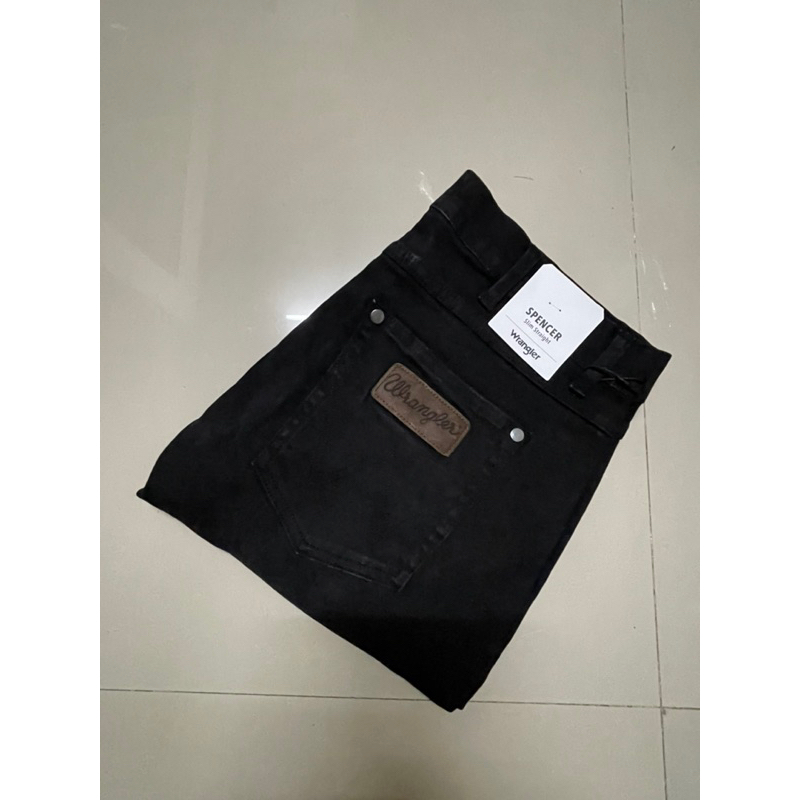 WRANGLER ZS08 SPENCER กางเกงยีนส์ผู้ชาย เอวต่ำ ทรงเข้ารูป ยีนส์ยืด แรงเลอร์ สีดำ ราคาป้าย 2,390 บาท 