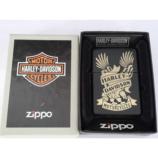 ZIPPO 49826 HARLEY DAVIDSON BLACK MATTE LASER ENGRAVE   สีดำเมทาลิคลายแบบเลเซอร  รูปนกอินทรี   ของใหม่ไม่ผ่านการใช้งาน