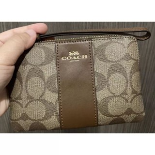 คล้องมือ Coach 1 zip S ของแท้ 100% สีชมพูซี