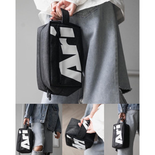 กระเป๋าเอนกประสงค์ ARI TRAVEL KIT TOP DYED BAG - BLACK/WHITE ของแท้