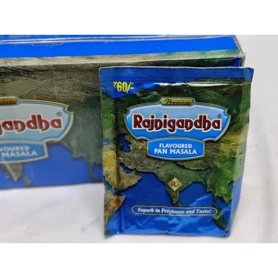 Rajnigandha Flavoured Pan Masala Premium Mouth Freshner 17g ( mfd-sep 2024)