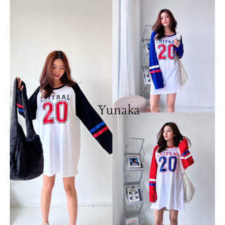 🧸เดรสสั้นแขนยาวทูโทน ไหล่สโลป ทรง oversize แต่งแขนสีตัดกับตัวเสื้อสีขาวได้อย่างลงตัว สกรีน CHITRAL 20 สีสด