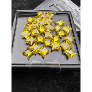 cz 4 star Yellow 7x7mm 2 pieces