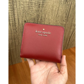 Kate Spade Staci Saffiano Small Zip Around Wallet กระเป๋าสตางค์ผู้หญิง มีช่องใส่บัตร ใส่เหรียญได้ในใบเดียว หนังซาเฟียโน