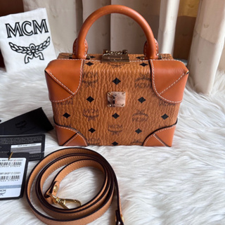 Used in good Condition!! MCM Soft Berlin Visetos crossbody bag Size 7.5” อปก: การ์ด, สายสะพาย, ถุงผ้า THB 17,999!!