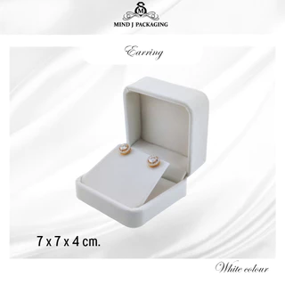 กล่องกำมะหยี่ Premium Jewelry Box สีขาว