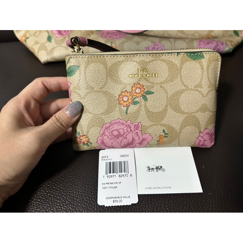 กระเป๋าcoach 1 ซิป s #แท้100% มือ2 กระเป๋าคล้องมือ (ลายกุหลาบ)