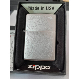 ZIPPO 49571  SKULL DESIGN  SATIN CHROME LASER ENGRAVE  สีเงินผิวโครเมี่ยมลายแบบเลเซอร  ของใหม่ไม่ผ่านการใช้งาน