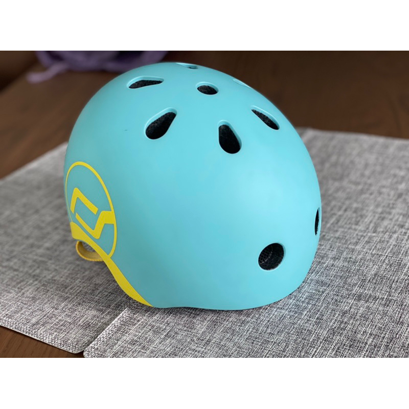 Scoot and Ride Helmet สีฟ้าเหลือง ของแท้ 100%