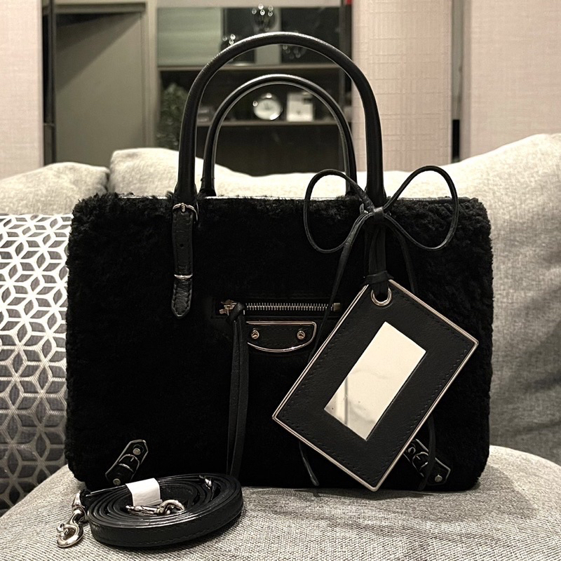 แท้💯 Balenciaga mini papier A4 fur satchel bag บาลองเชียก้าเฟอร์ กระเป๋าขนเฟอร์ บาลองเซียก้า บาเลนเช