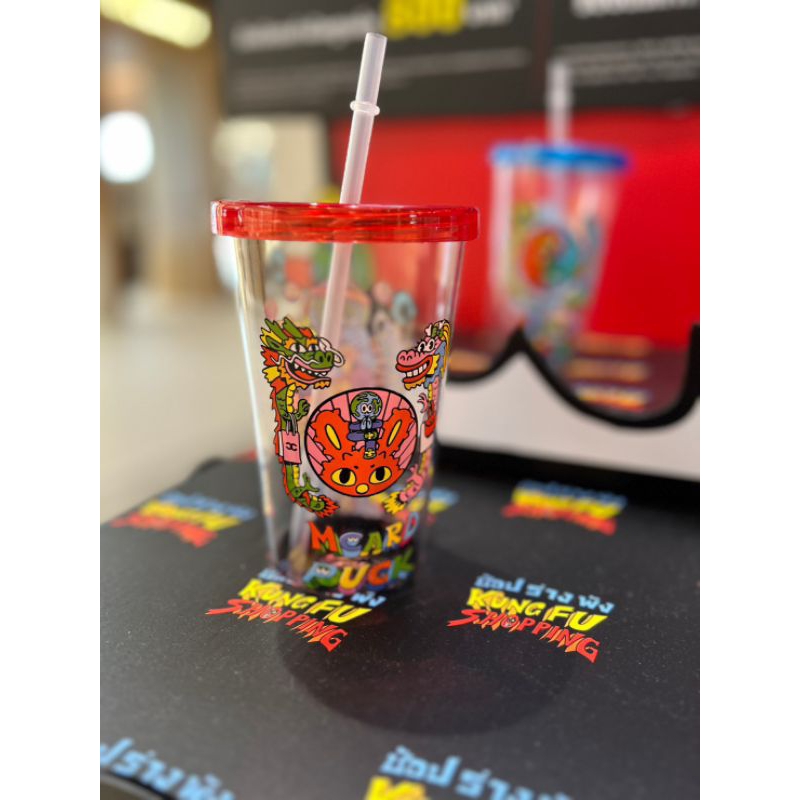 แก้วกังฟู 🔴สีแดง แก้วน้ำพลาสติกพร้อมหลอด สินค้าพรีเมี่ยม MCARD มูลค่า 290 บาท