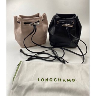 👜🎉พร้อมส่ง New Longchamp bucket  สีดำ /สีน้ำตาล 

กระเป๋าทรงจีบหนัง