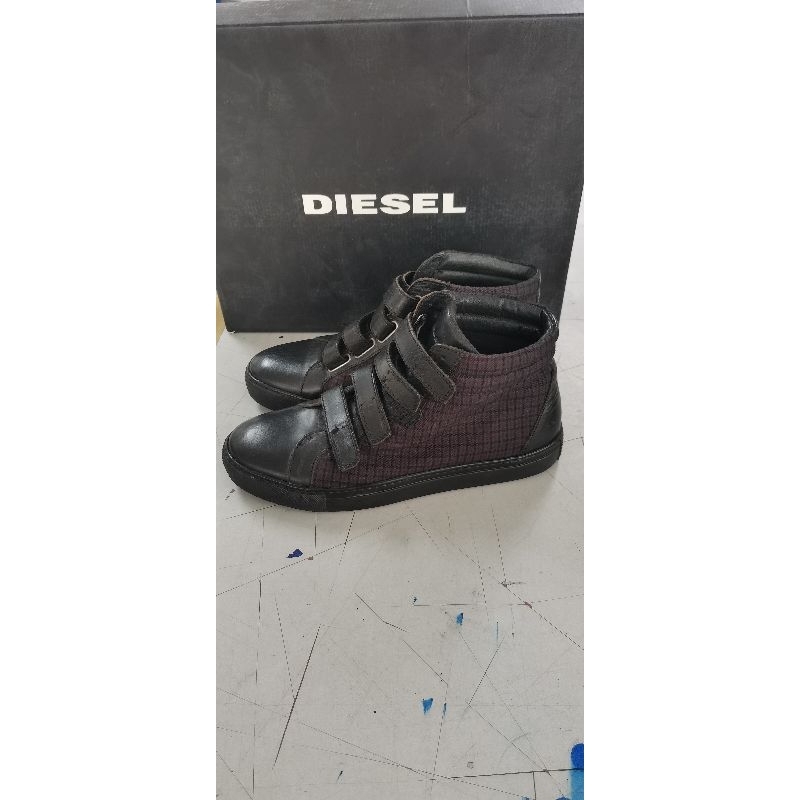 รองเท้าผู้ชาย DIESEL