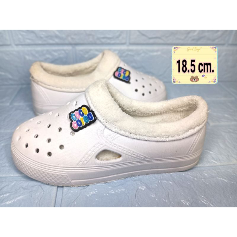 รองเท้าเด็กมือสอง by Picha..Shop