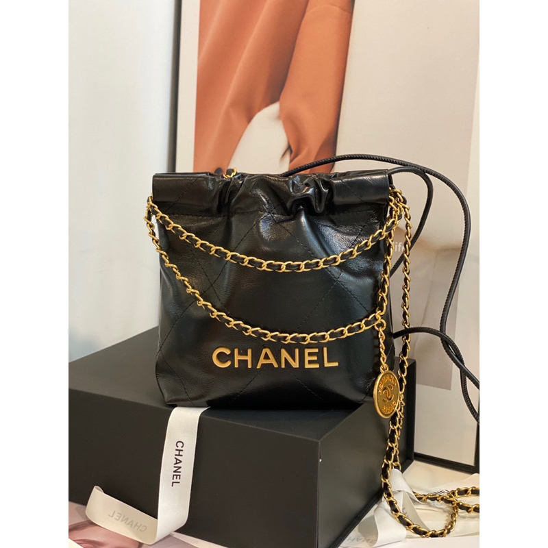 ⭐️ C H A N Eกระเป๋าสำหรับผู้หญิง. เกรด Hi-End 1:1. หนังแท้. ขนาด : 20cm✖️20cm. พร้อมจัดส่ง⭐️