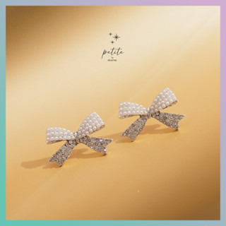 [petite by PRAKYRE] Ribecca with Diamond Stud Earrings- ต่างหูแบบติดหูรู)โบขนาดจิ๋วตกแต่งด้วยเพชรและมุก