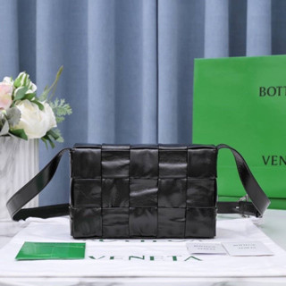 Veneta Cassette bag(Ori)เทพ 📌size 23x15x5 cm 📌สินค้าจริงตามรูป งานสวยงาม หนังแท้100%