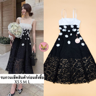 Dress สายเดี่ยวตัวยาว ผ้าลูกไม้ทั้งชุด เย็บแต่งดอกไม้ช่วงตัว เอวเข้ารูป ช่วงกระโปรงบาน เนื้อผ้าลูกไม้เนื้อดีมีน้ำหนักทิ้