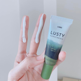 ส่งฟรี!! พร้อมส่ง กันแดดลัสตี้ Lusty Sunscreen กันแดดเนื้อเซรั่ม กันแดดสำหรับคนแพ้ง่ายเป็นสิว คนท้องใช้ได้อ่อนโยน