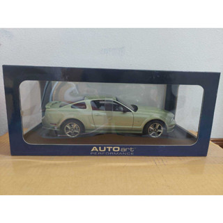 1:18 SCALE 2005 MUSTANG GT IVY GOLD LEGEND LIME MODEL AUTOART 73011 FORD NIB