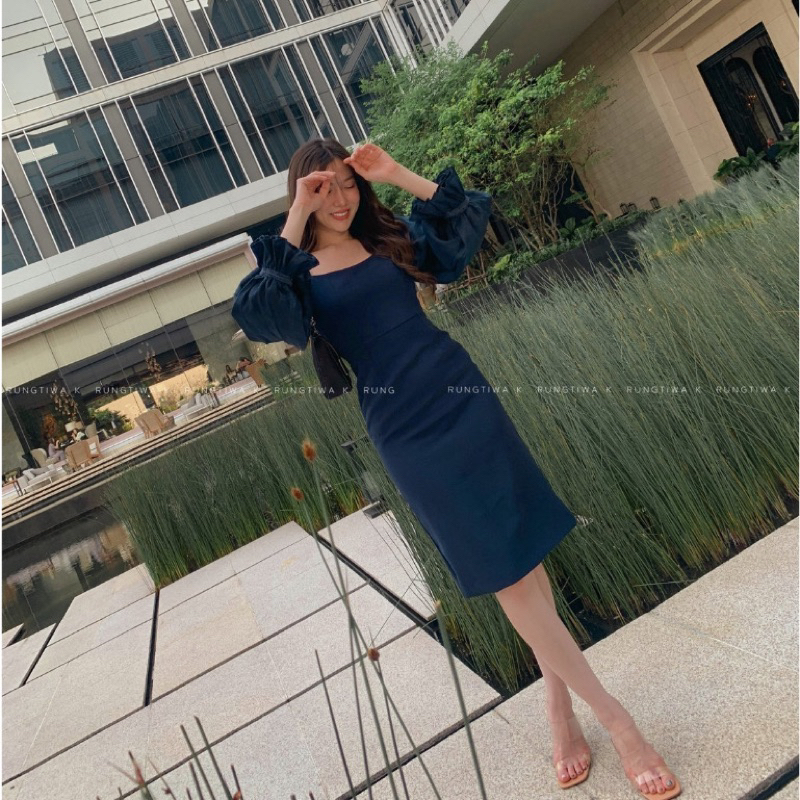 Used once ส่งต่อเดรสสีกรม ร้านRungtiwa k