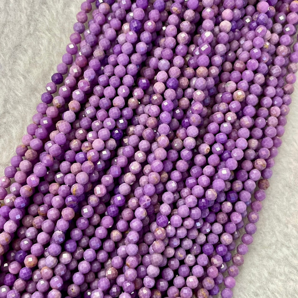 เลพิโดไลท์ (Lepidolite) 3 mm เจียเหลี่ยม เส้นยาว