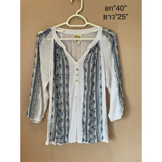 เสื้อเชื้ตใส่สบายๆ โทนสีขาว