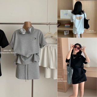 เกาหลีเกาใจ น่ารักมากกก เสื้อเป็นทรง Oversize เว้าหลัง มาคู่กับ mini skirt แมชกันสุดๆ