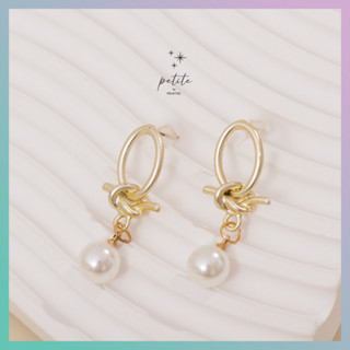 [petite by PRAKYRE] Knot with Pearl Earring - ต่างหูเกลียวห้อยประดับมุก โดดเด่นมีสไตล์