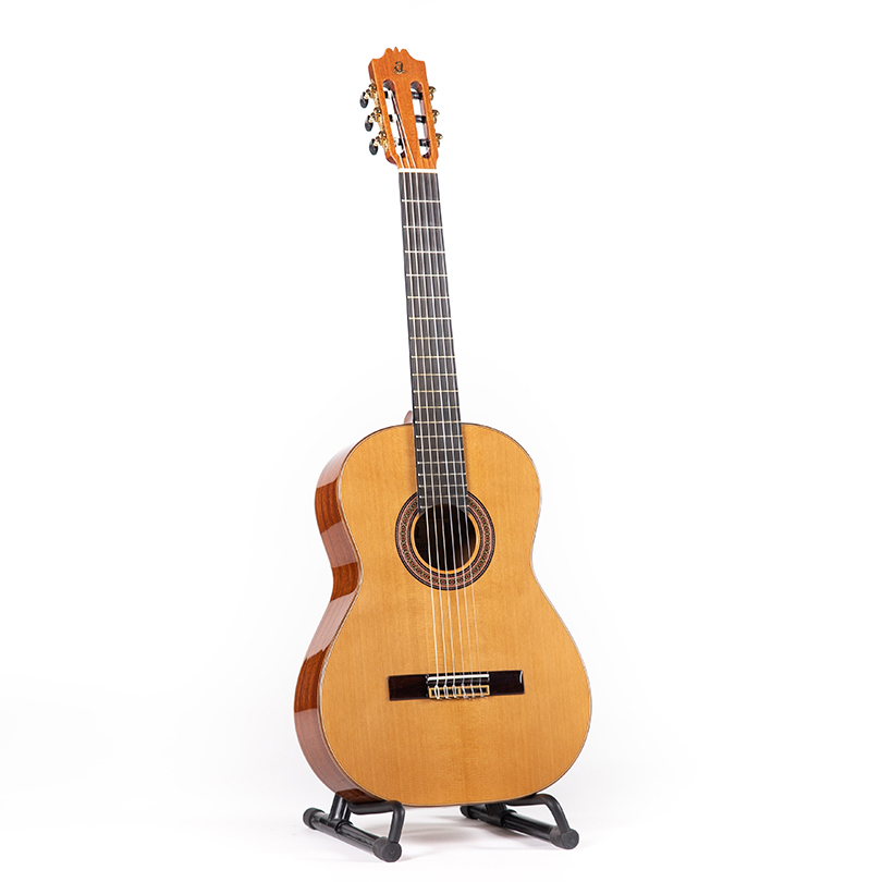 กีตาร์คลาสสิค Admira รุ่น A-40 All Solid (Cedar / Mahogany), Made in Spain
