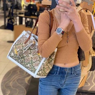 🧚🐦💐 ถูกตาแหกNEW Tory Burch #TMONOGRAM JACQUARD SMALL TOTE BAG 
ลายปักนก สวยหรูดูดีทุกครั้งที่สะพายจริงๆ