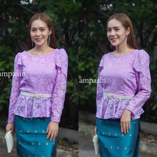 SOF เสื้อลูกไม้ ผ้านำเข้านิ่มมาก ใส่สบาย อก S M L XL XXL สีม่วง แขนยาว ทรงคอปาด ดูหรูทันสมัยมาก รุ่นคอปาด Blouse