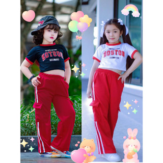 ❣️❣️ชุดเซตสุดฮิต เสื้อครอป Boston ผ้าคอตตอน 🍄🍄เข้าชุดกางเกงคาร์โก้ ผ้าวูลเวฟ แต่งแถบข้าง💞