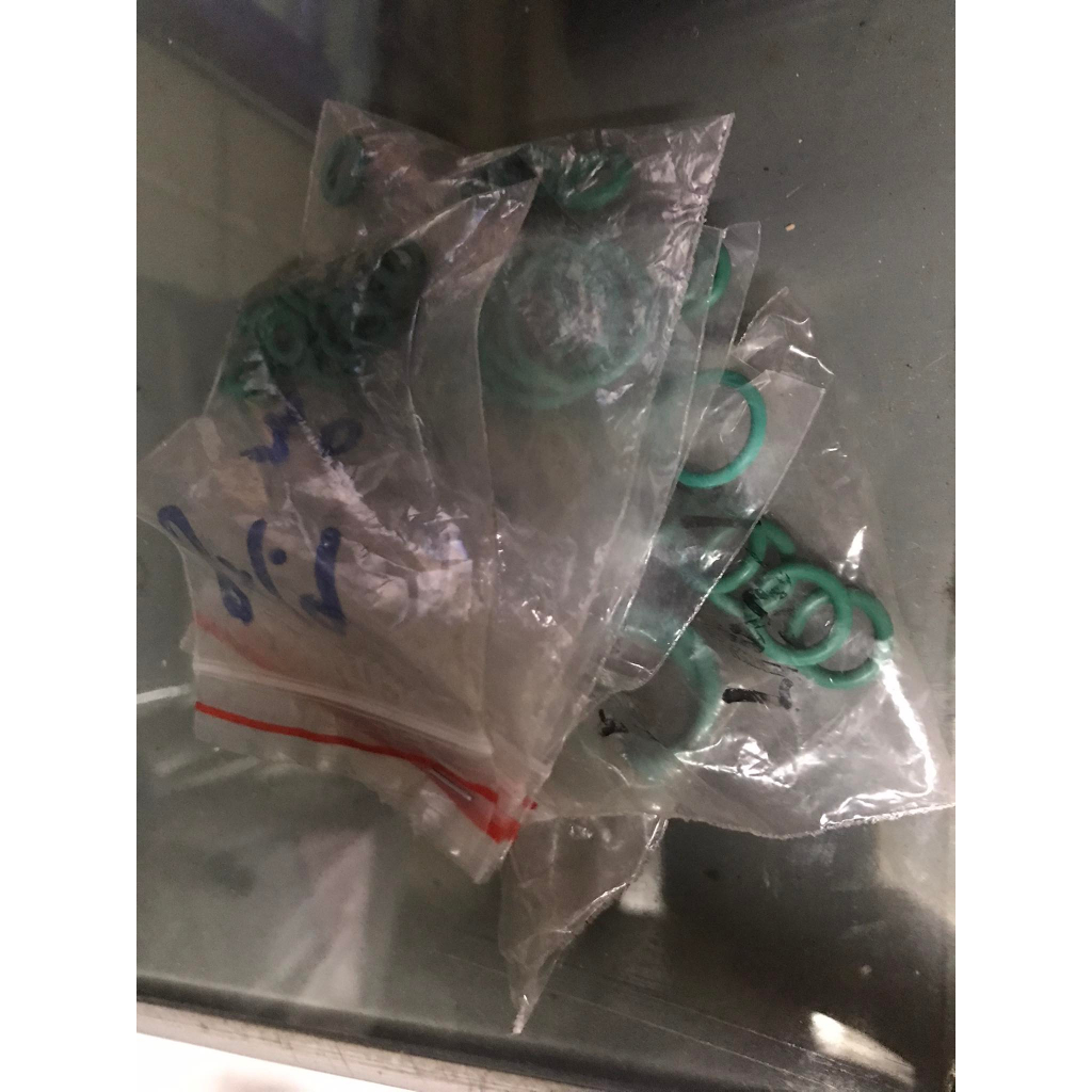 โอริงFKMมีหลายขนาดหลายจำนวณoring;8x1.9,11x3.5,20x2,18x2,12x2,16x2,14x2.4,24x3.1โอริงไวตันทนความร้อนส