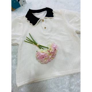 เสื้อเชิ้ตโปโล สีครีม คอปกสีดำ