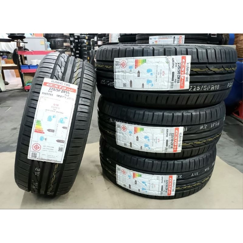 ยางใหม่ค้างปี 225/50R18 Kumho Ecsta PS31 ผลิตปี 2022 ประกันบวม 2 ปี จุ๊บลม 4 ตัว จัดส่งฟรีมีเก็บปลาย