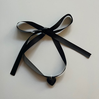 black heart + ribbon choker