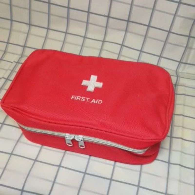 อุปกรณ์​ฉุกเฉิน​ กระเป๋าพยาบาล​ FIRST AID สีแดง